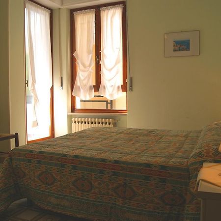 Apartamento La Terrazza Tra Pini E Mare San Bartolomeo Al Mare Habitación foto