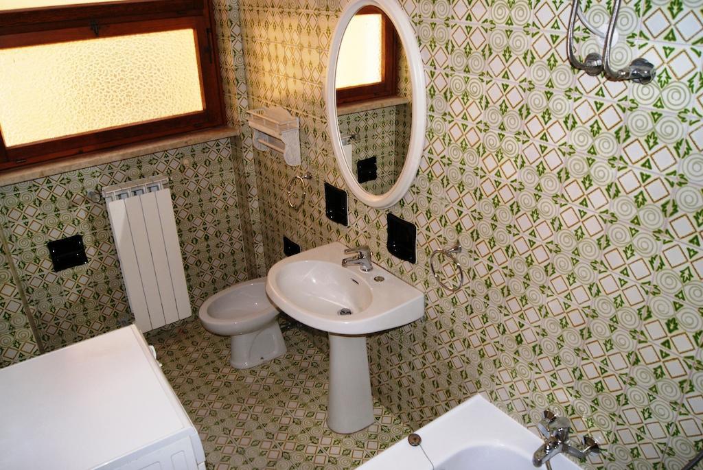 Apartamento La Terrazza Tra Pini E Mare San Bartolomeo Al Mare Habitación foto