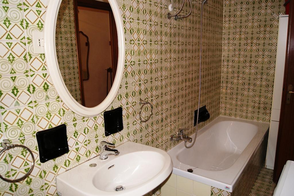 Apartamento La Terrazza Tra Pini E Mare San Bartolomeo Al Mare Habitación foto
