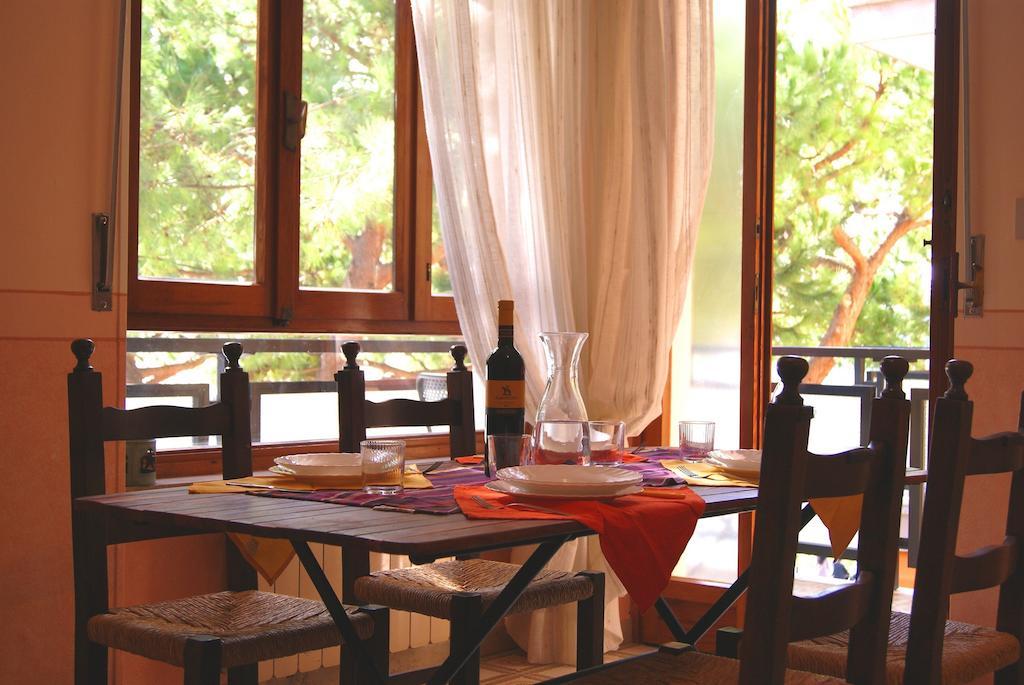 Apartamento La Terrazza Tra Pini E Mare San Bartolomeo Al Mare Habitación foto